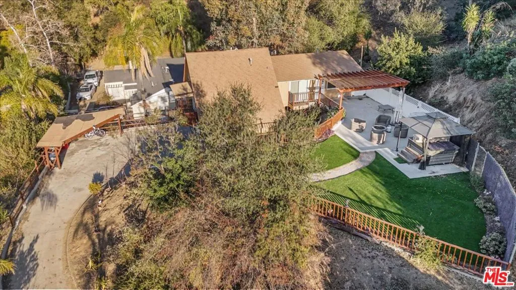 2070 Lilac Lane, Glendale, California 91206 home-pic-2