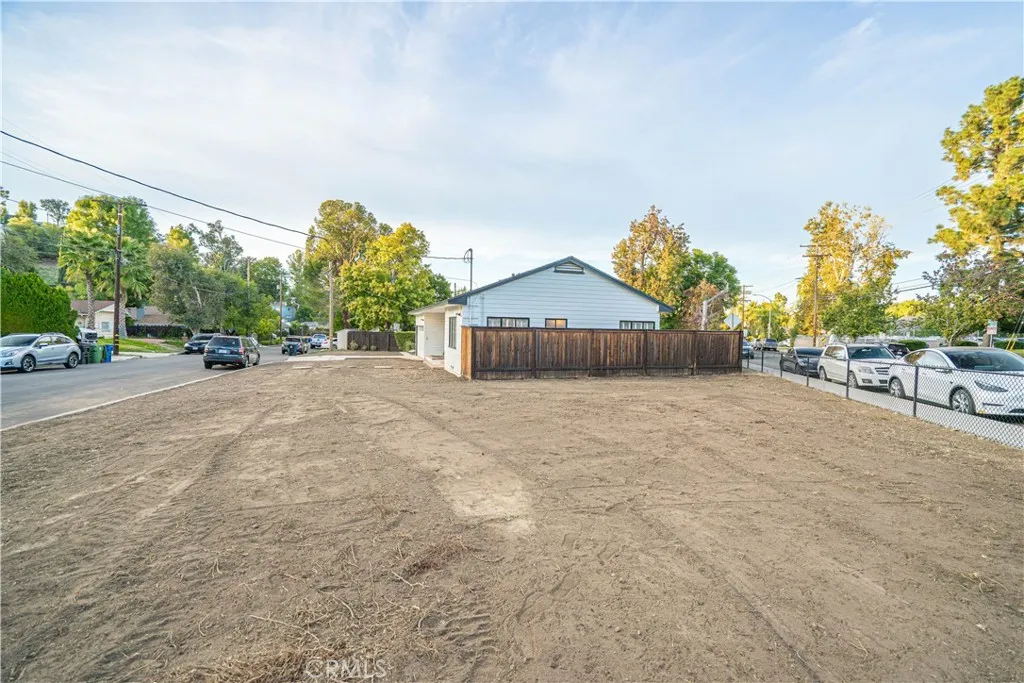 5006 Catalon, Woodland Hills, California 91364 home-pic-2