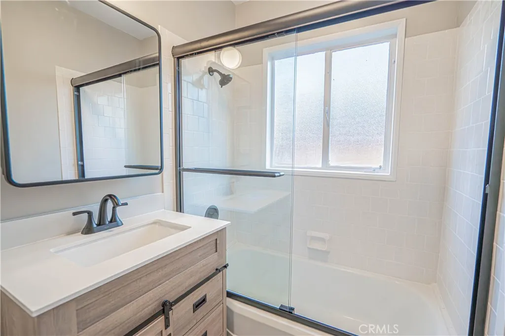 5006 Catalon, Woodland Hills, California 91364 home-pic-14