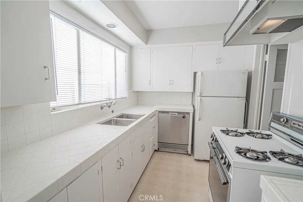 5006 Catalon, Woodland Hills, California 91364 home-pic-6