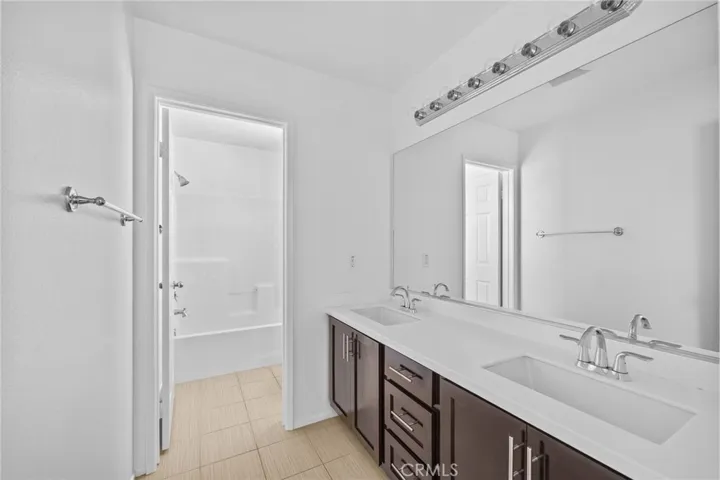 Upstairs hallway bath