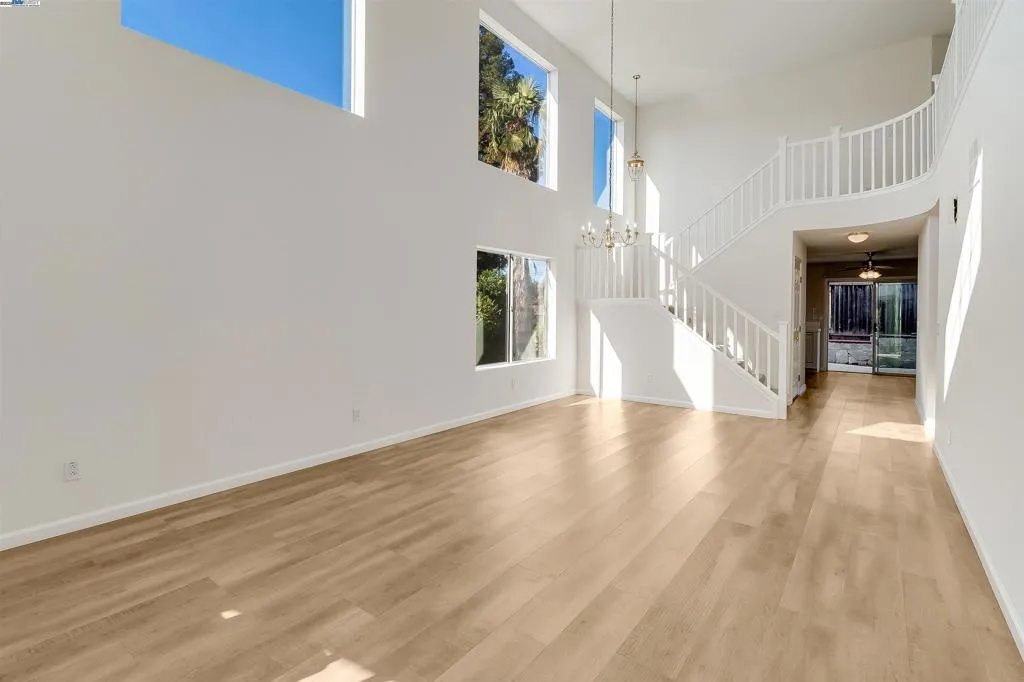 592 Ross Cir, Martinez, California 94553 home-pic-3