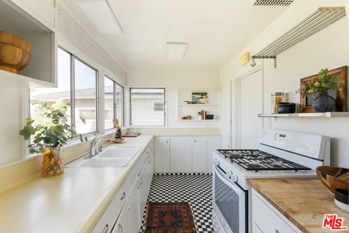 1803 Silverwood Terrace, Los Angeles, California 90026