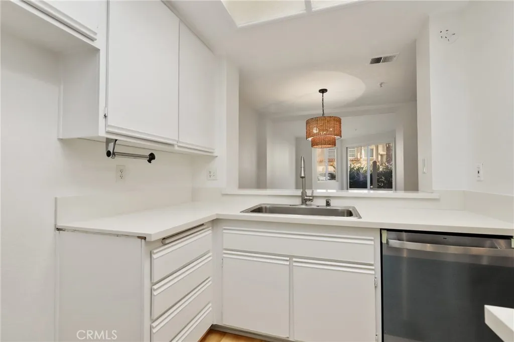 2000 Pacific Coast Highway 103, Huntington Beach, California 92648 home-pic-7