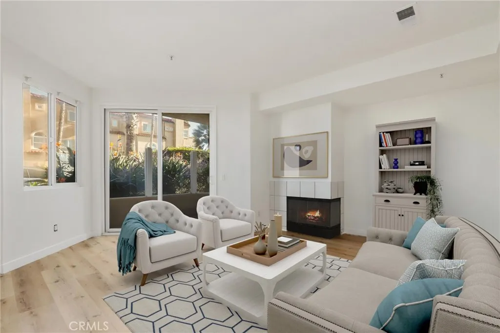 2000 Pacific Coast Highway 103, Huntington Beach, California 92648 home-pic-1