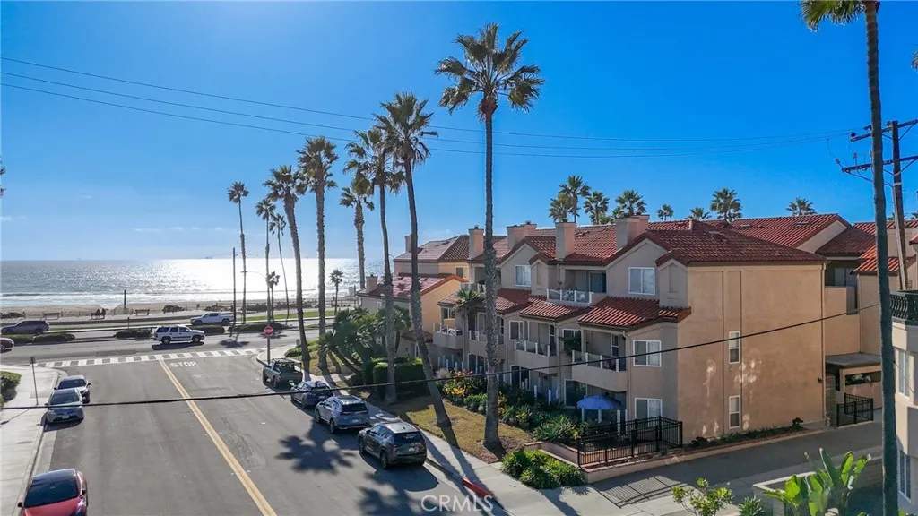 2000 Pacific Coast Highway 103, Huntington Beach, California 92648 home-pic-0