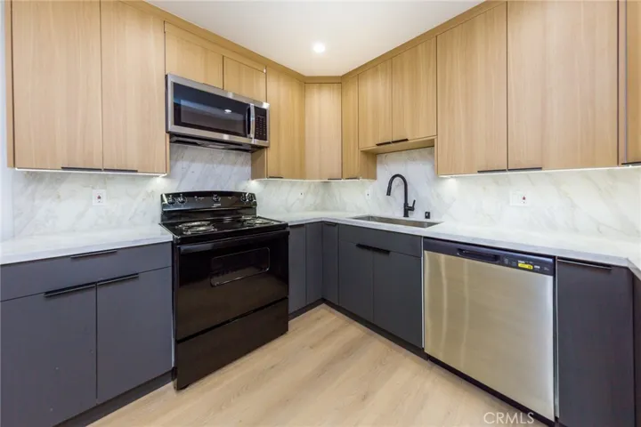 7510 Etiwanda Avenue, Reseda, California 91335