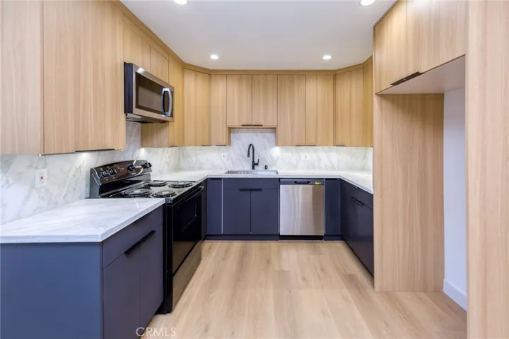 7510 Etiwanda Avenue, Reseda, California 91335