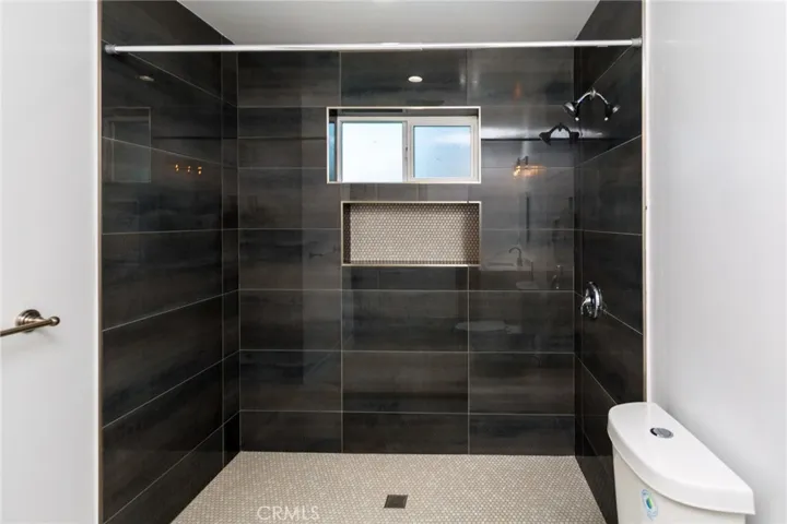 7510 Etiwanda Avenue, Reseda, California 91335