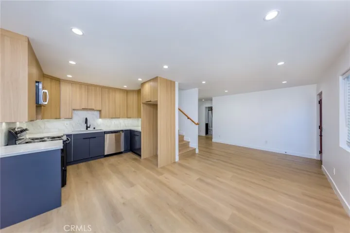 7510 Etiwanda Avenue, Reseda, California 91335