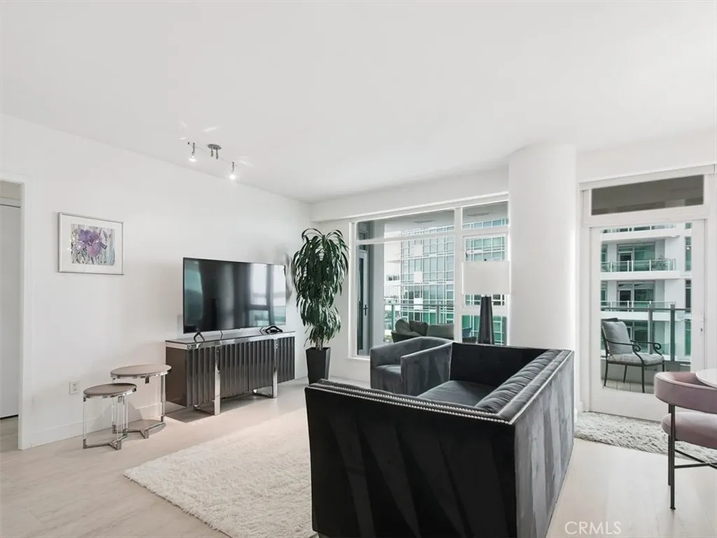 3141 Michelson 1007, Irvine, California 92612 home-pic-1
