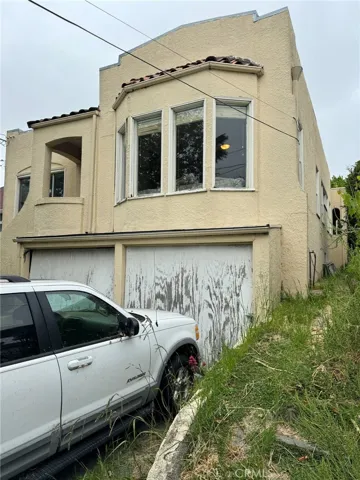 2123 High, Oakland, California 94601