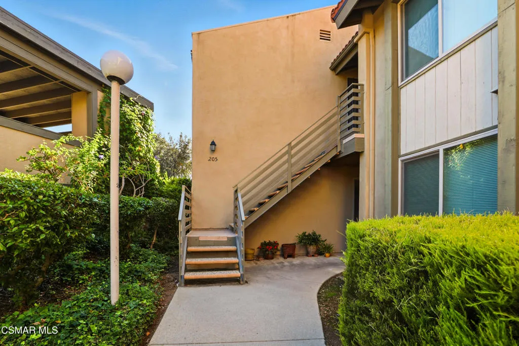 245 Oakleaf Drive 205, Thousand Oaks, California 91360 home-pic-1