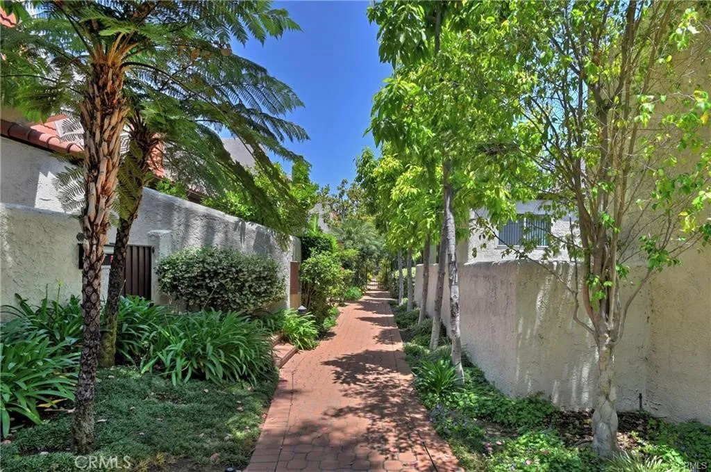 22255 1/2 Erwin, Woodland Hills, California 91367 home-pic-24