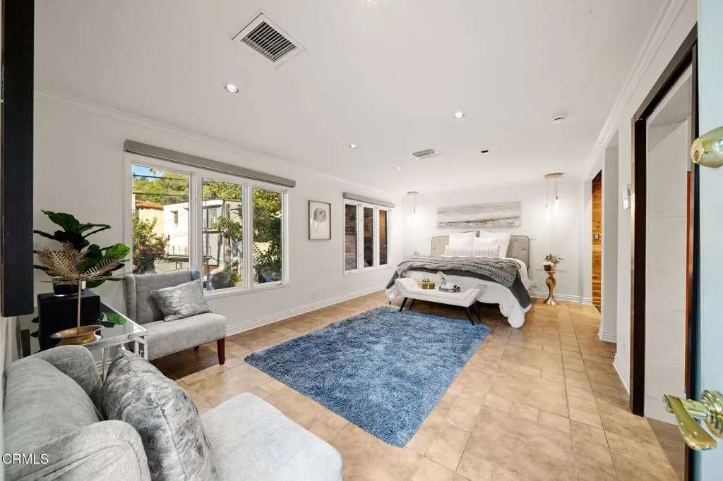 1038 Oban Drive, Los Angeles, California 90065 home-pic-16