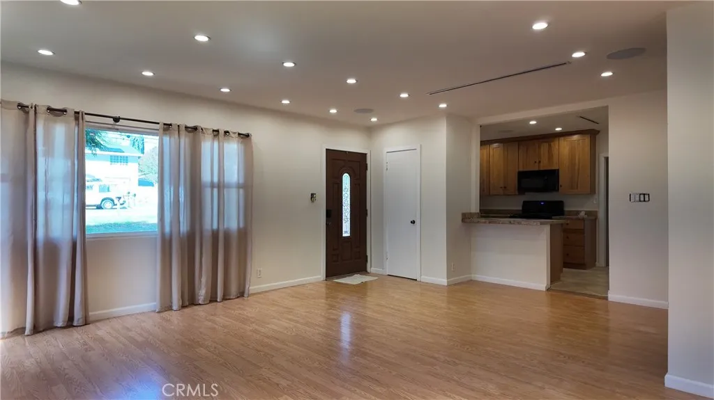 11320 Osborne, Sylmar, California 91342 home-pic-7