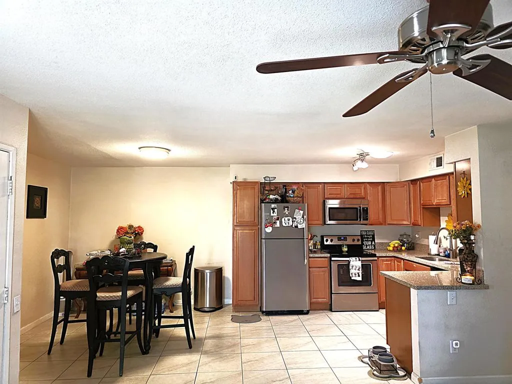 1444 Sunflower Circle N, Palm Springs, California 92262 home-pic-8