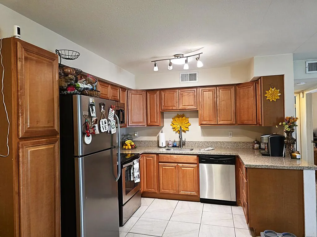 1444 Sunflower Circle N, Palm Springs, California 92262 home-pic-6