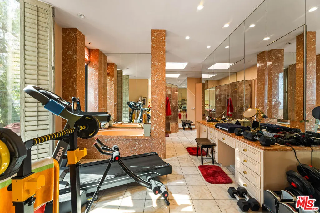 1255 Delresto Drive, Beverly Hills, California 90210 home-pic-31