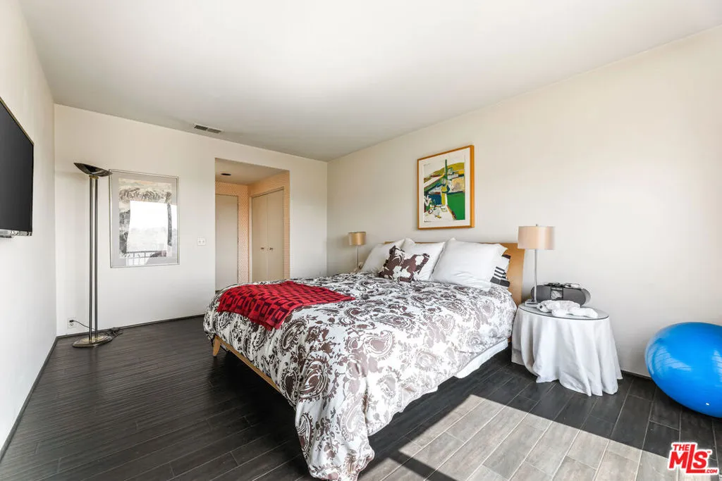 1255 Delresto Drive, Beverly Hills, California 90210 home-pic-52