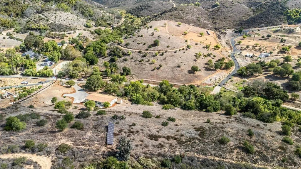 28720 N Twin Oaks Valley Road, Bonsall, California 92003 home-pic-50