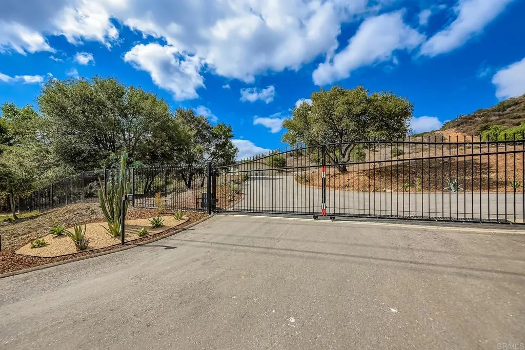 28720 N Twin Oaks Valley Road, Bonsall, California 92003 home-pic-2