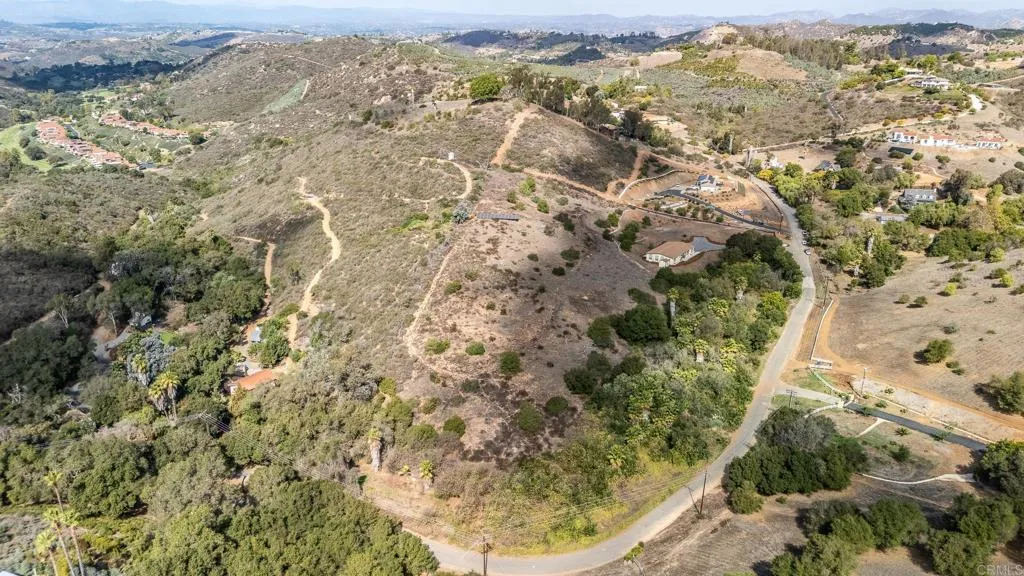28720 N Twin Oaks Valley Road, Bonsall, California 92003 home-pic-55