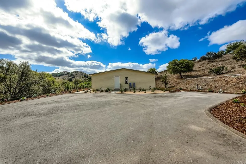 28720 N Twin Oaks Valley Road, Bonsall, California 92003 home-pic-6