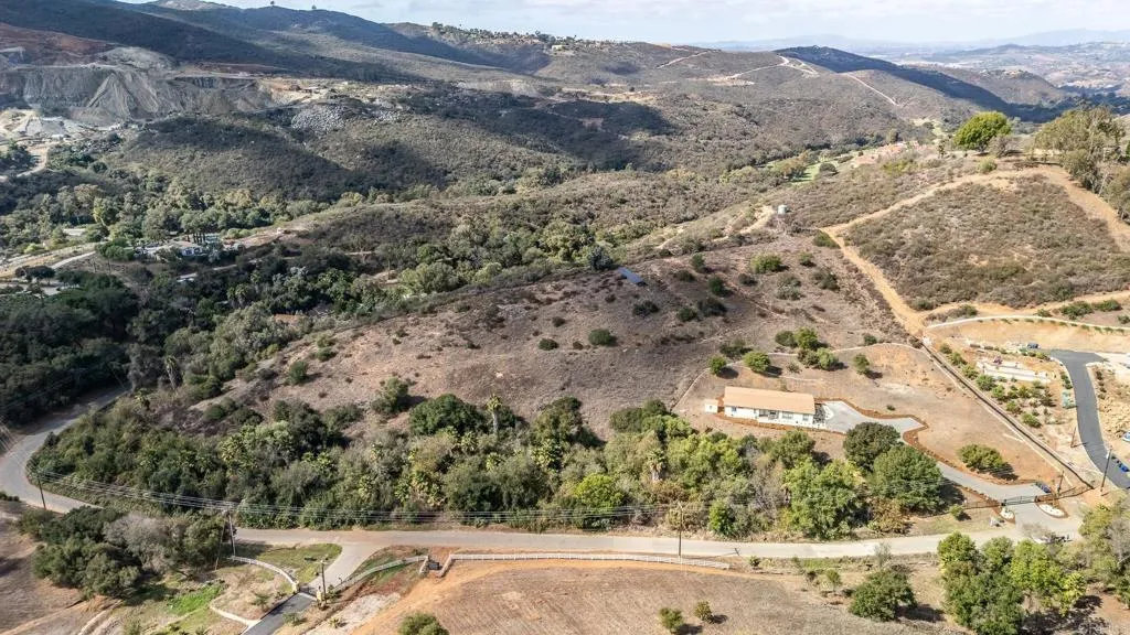 28720 N Twin Oaks Valley Road, Bonsall, California 92003 home-pic-59