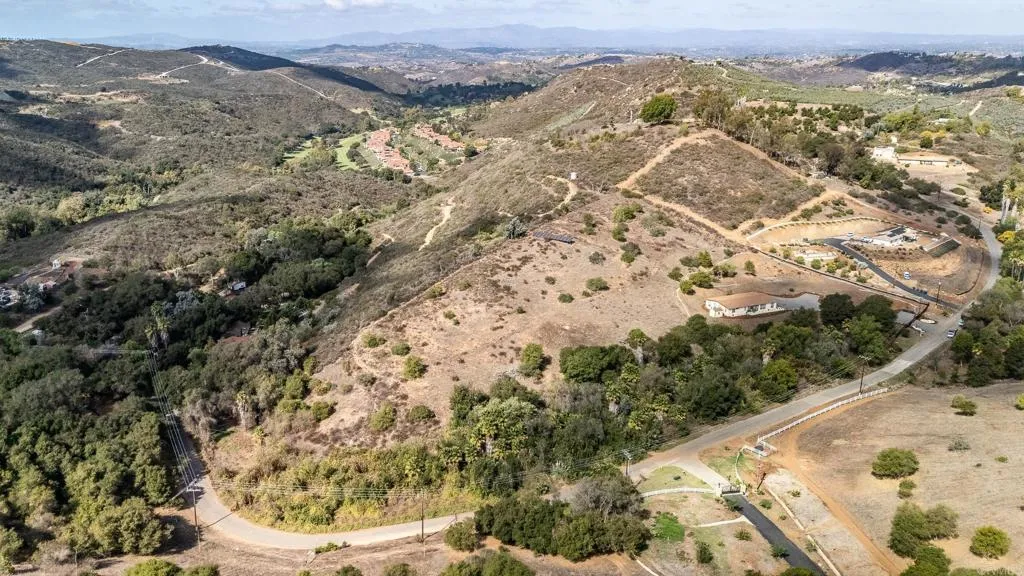 28720 N Twin Oaks Valley Road, Bonsall, California 92003 home-pic-56