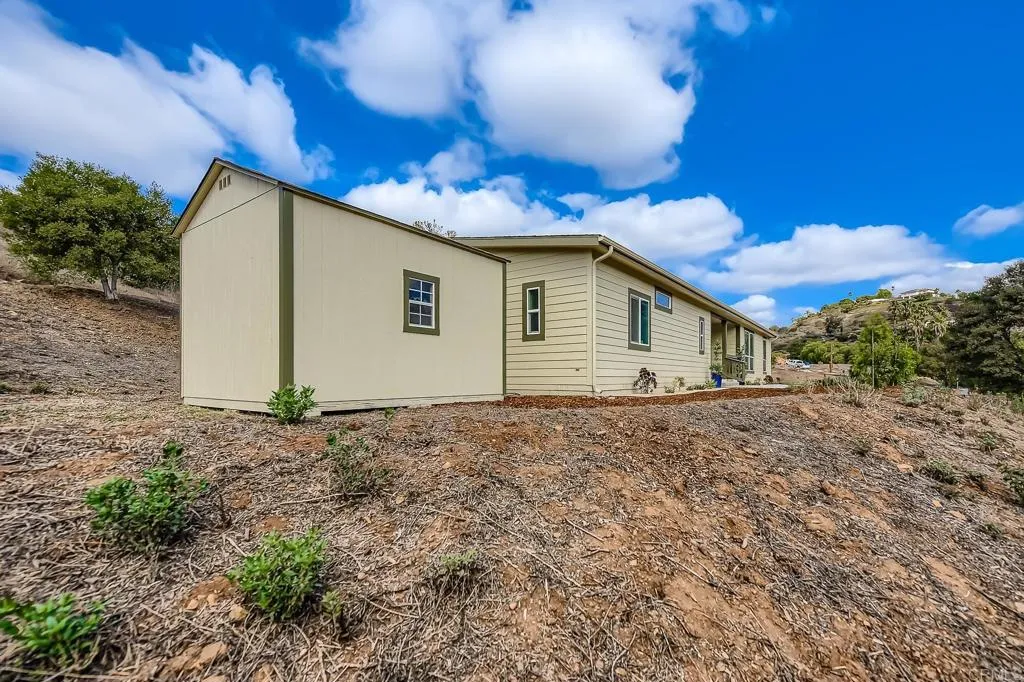 28720 N Twin Oaks Valley Road, Bonsall, California 92003 home-pic-8