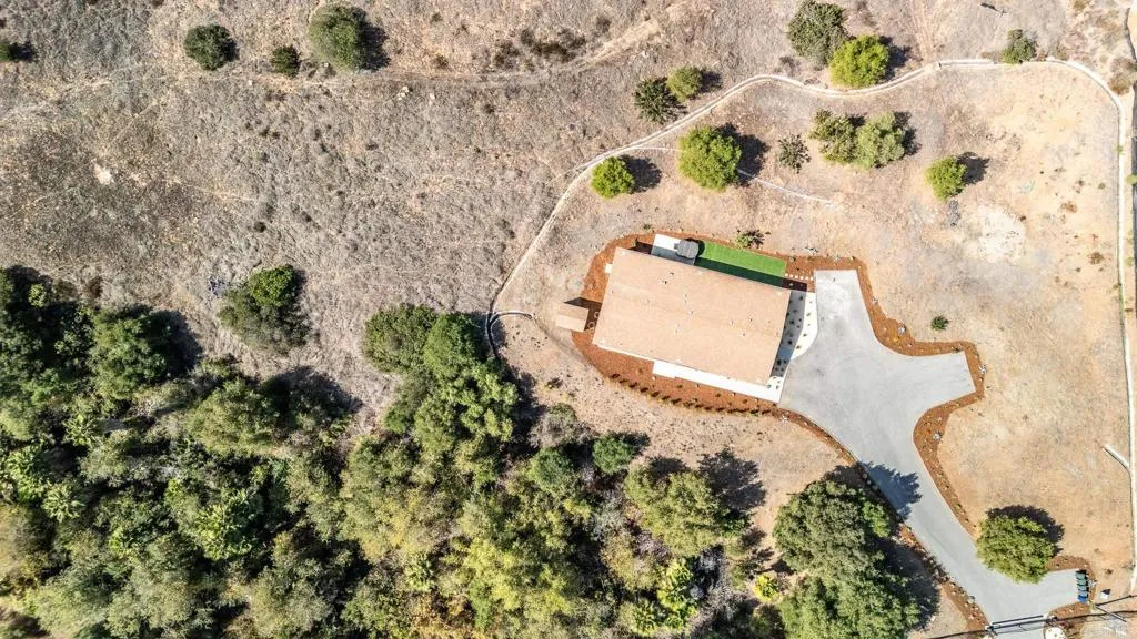 28720 N Twin Oaks Valley Road, Bonsall, California 92003 home-pic-65
