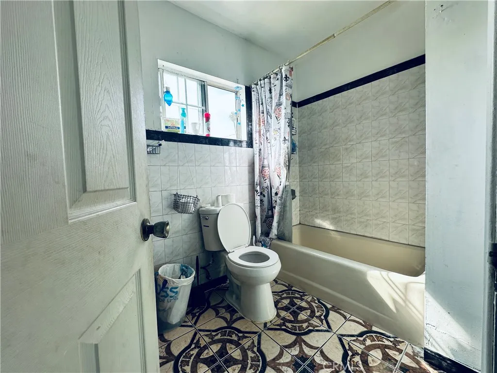 943 W 65th, Los Angeles, California 90044 home-pic-58