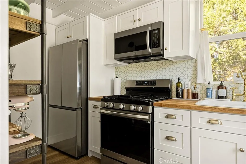 25660 Lo Lane, Twin Peaks, California 92391 home-pic-16