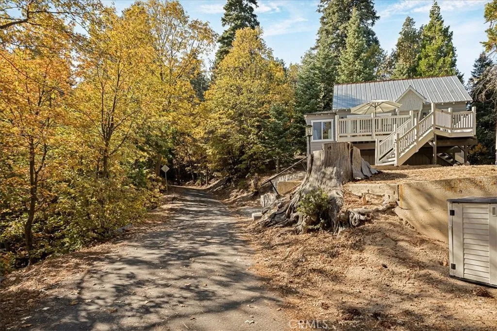 25660 Lo Lane, Twin Peaks, California 92391 home-pic-5