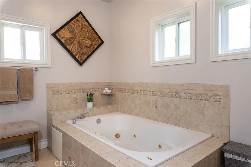 12102 S La Cienega Boulevard, Hawthorne, California 90250 home-pic-22