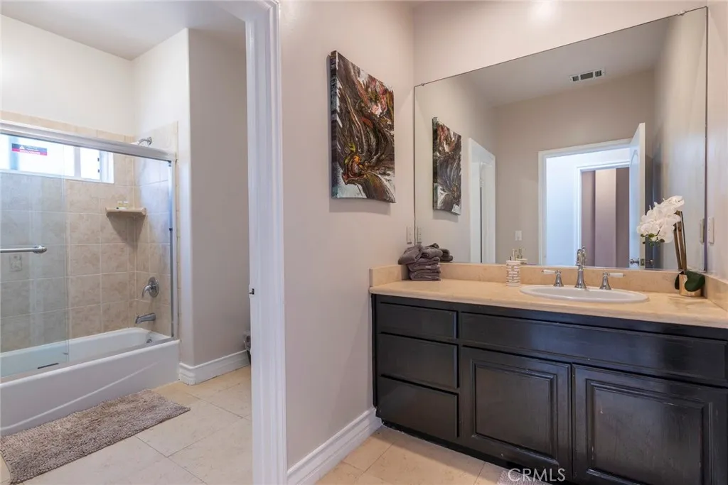 12102 S La Cienega Boulevard, Hawthorne, California 90250 home-pic-28