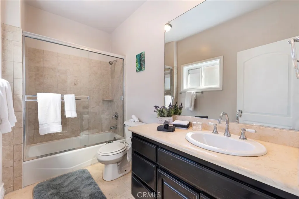 12102 S La Cienega Boulevard, Hawthorne, California 90250 home-pic-12