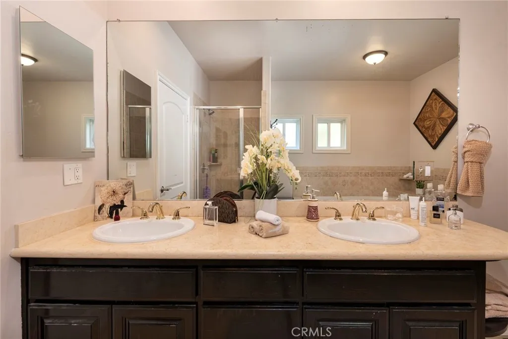 12102 S La Cienega Boulevard, Hawthorne, California 90250 home-pic-21