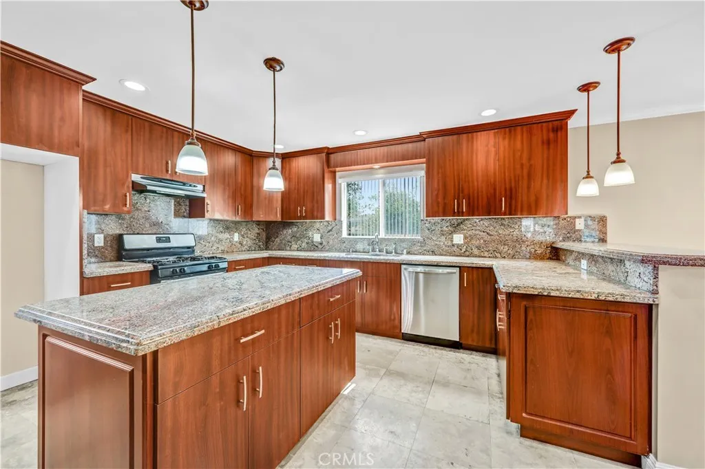 6654 Bellaire, North Hollywood, California 91606 home-pic-11