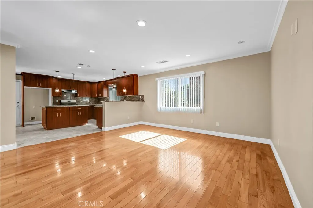 6654 Bellaire, North Hollywood, California 91606 home-pic-3