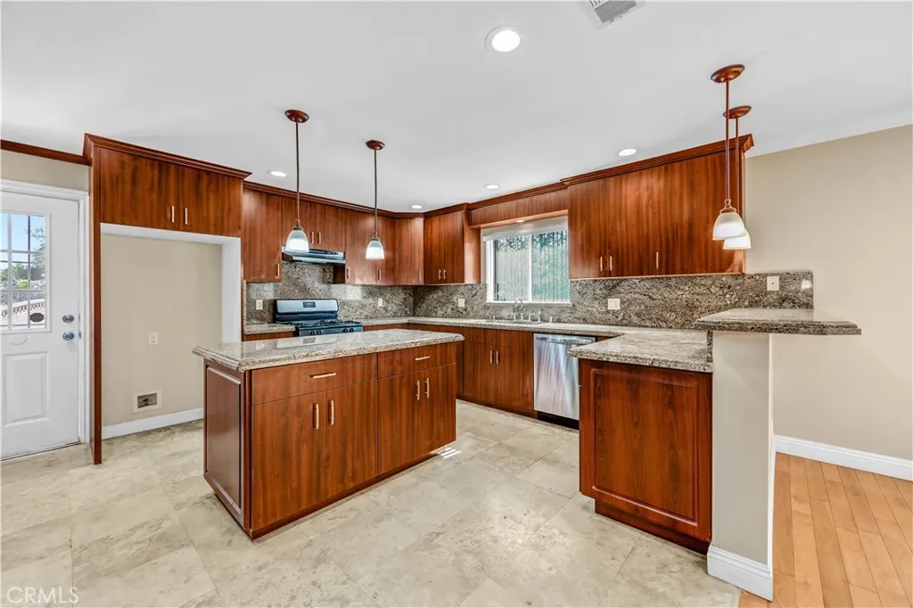 6654 Bellaire, North Hollywood, California 91606 home-pic-9