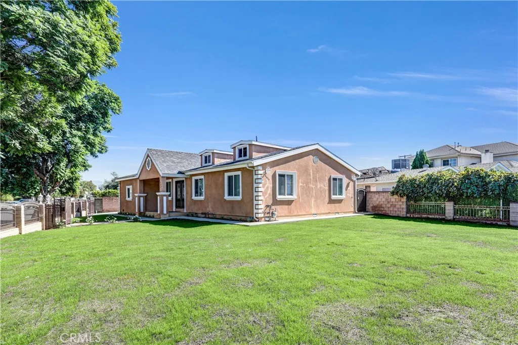 6654 Bellaire, North Hollywood, California 91606 home-pic-1