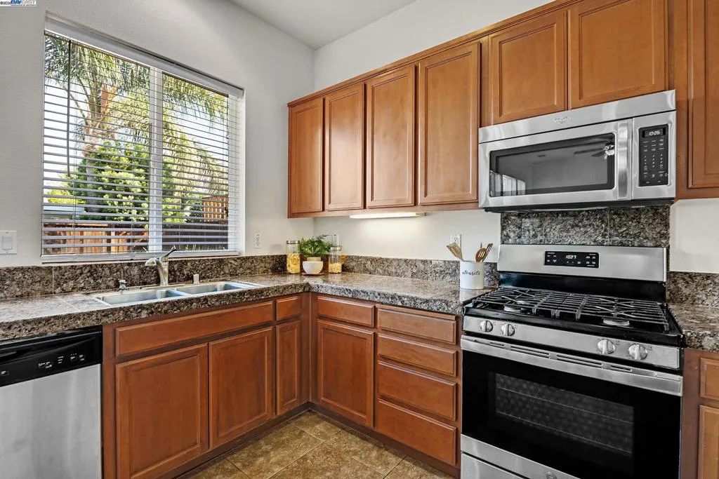 655 Ray St, Brentwood, California 94513 home-pic-13