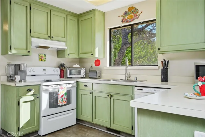 Lovely kitchen.