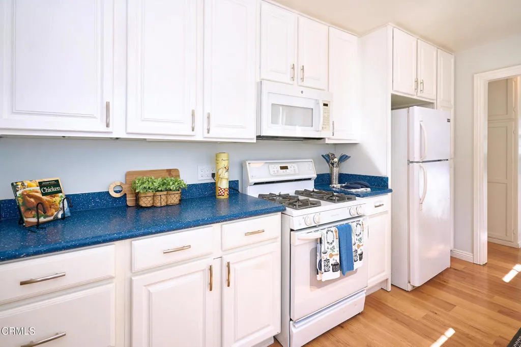 7927 Aldea Avenue, Van Nuys, California 91406 home-pic-19