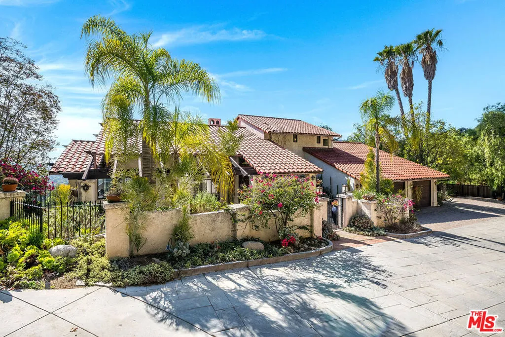 1382 Edgehill Place, Pasadena, California 91103 home-pic-1