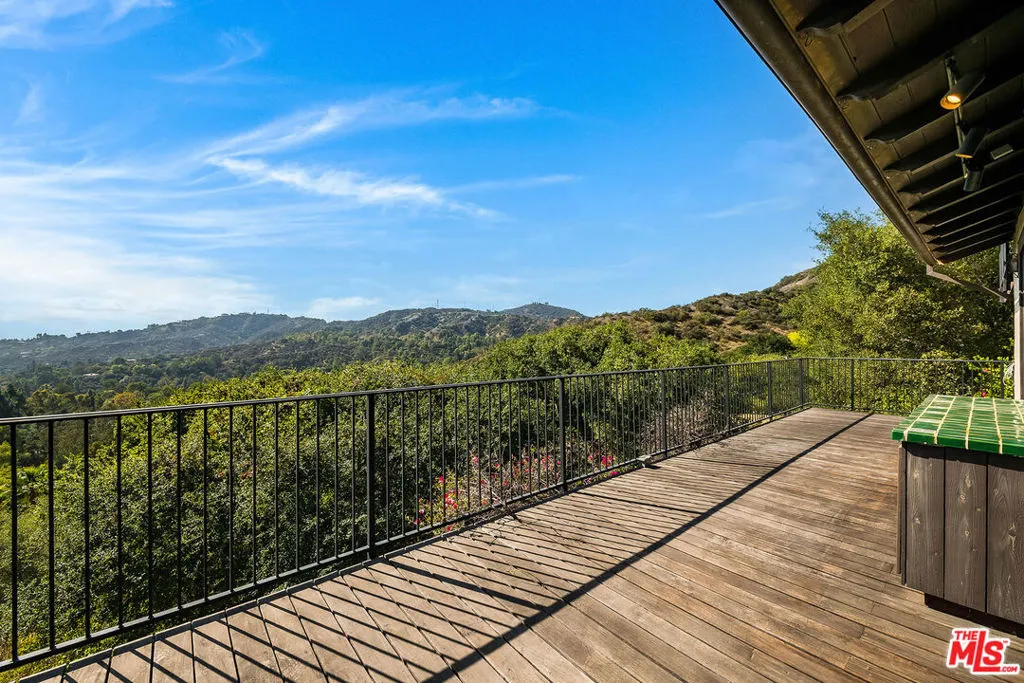 1382 Edgehill Place, Pasadena, California 91103 home-pic-16