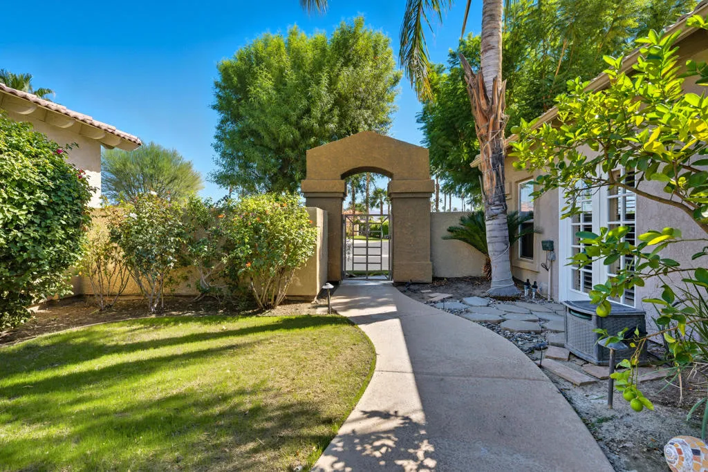 15 Florentina Drive, Rancho Mirage, California 92270 home-pic-4