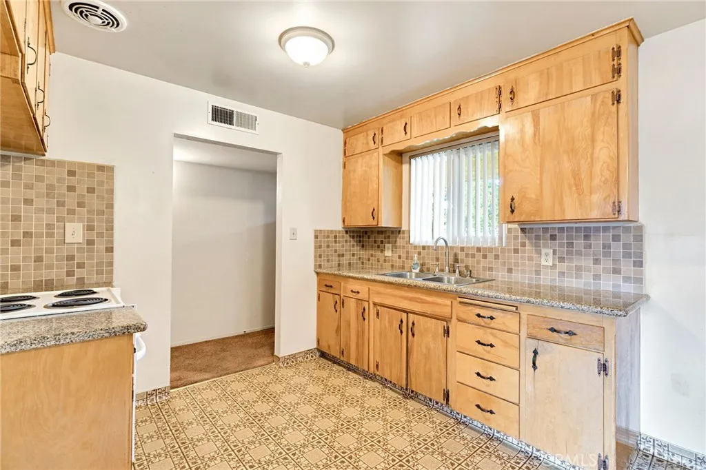578 W Beverly, Clovis, California 93612 home-pic-13